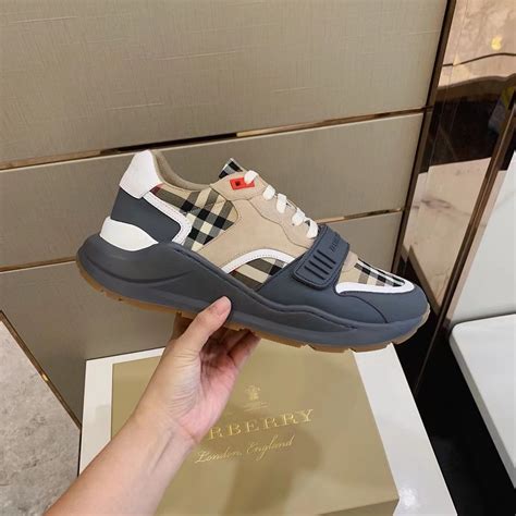 aaa burberry shoes